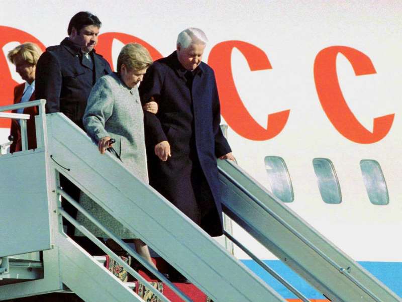 Os detalhes mais secretos foram passados por Mikhail Gorbatchov, ex-líder soviético e que comandou o fim do bloco, para Boris Ieltsin (na foto), o novo presidente russo