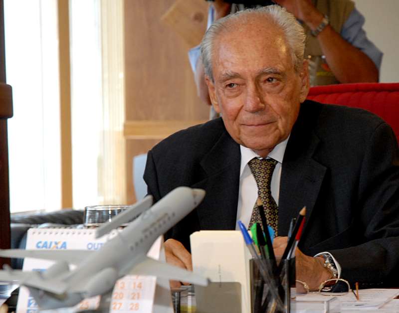 Ex-governador baiano e ministro da Defesa de Lula, Pires estava internado com pneumonia