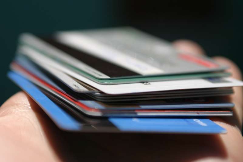 Cartões de crédito são o principal meio de dívida, mostra a pesquisa
