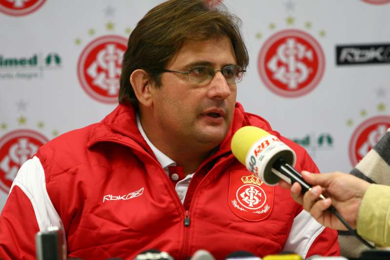  A negociação de Guto Ferreira foi concluída após conversa entre os dirigentes dos dois clubes