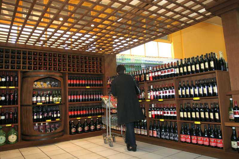 Vendas de vinhos para o Dia dos Namorados deve ajudar a alavancar as vendas de supermercados