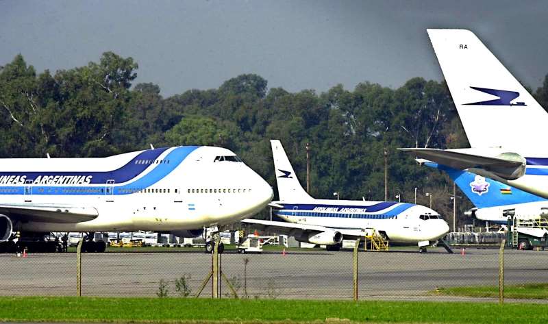 Segundo a empresa, os passageiros podem remarcar os bilhetes sem custo adicional até 30 de novembro