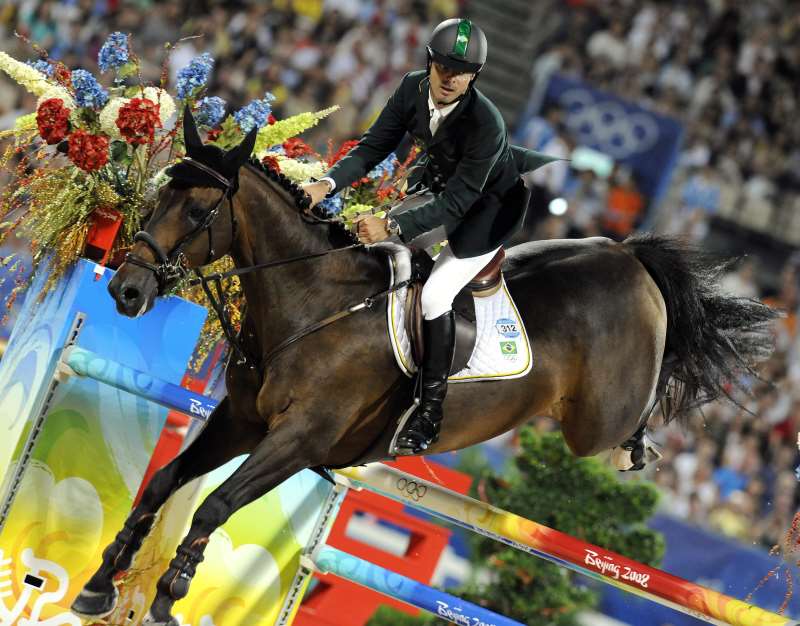 Após ficar de fora da Rio 2016, cavaleiro brasileiro volta a competir em Jogos Olímpicos
