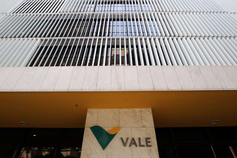 Mineradora estima que produção de minério de ferro chegue aos 390 milhões de toneladas em 2018