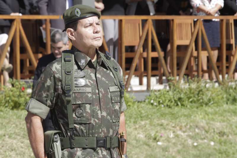 Mourão foi afastado do Comando Militar do Sul em 2015 e colocado em área burocrática