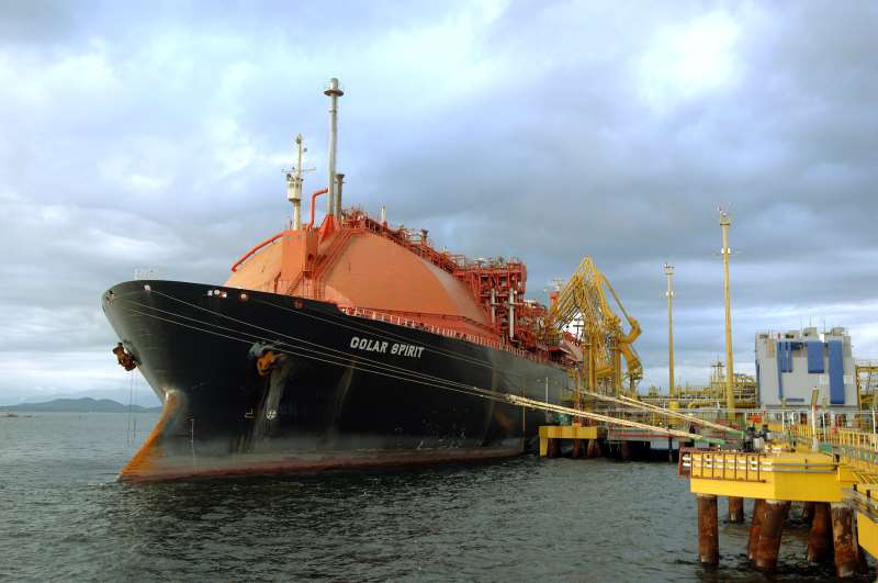 Complexo terá terminal que poderá receber dois navios cargueiros de GNL por mês