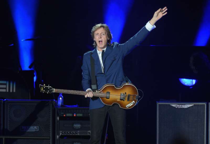 &Iacute;cone da m&uacute;sica pop, Paul McCartney usa baixos da H&ouml;fner desde o come&ccedil;o da carreira, nos anos 1960