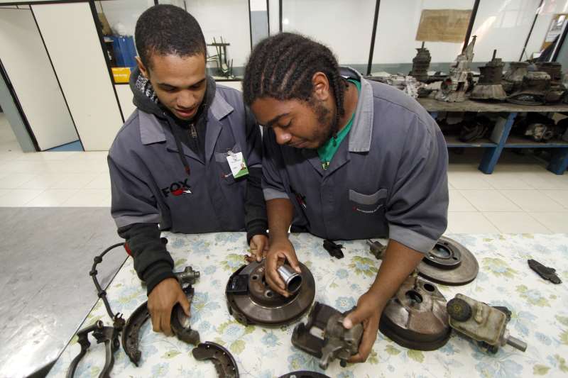 Lei de Aprendizagem determinou que adolescentes recebam formação técnico-profissional