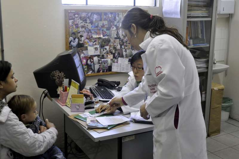 Dos quase 18 mil médicos que atuam no programa atualmente, 47% são cubanos