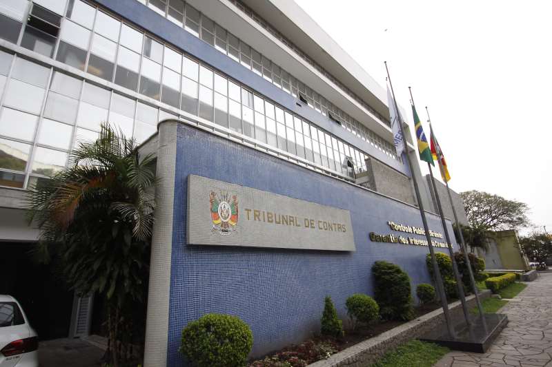 Medida cautelar do órgão põe em xeque a legalidade da substituição da FEE por uma empresa privada