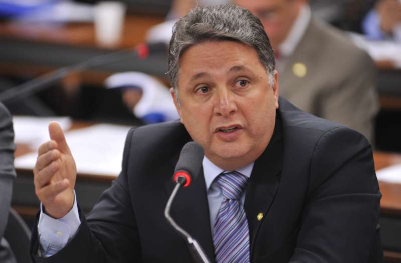 A Corte Eleitoral ainda proibiu Garotinho de retornar a Campos dos Goytacazes até o final da instrução do processo 