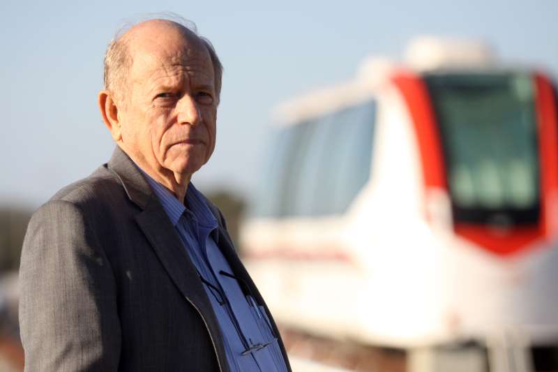 Fundador da Coester defendia baixo custo do veículo movido a ar