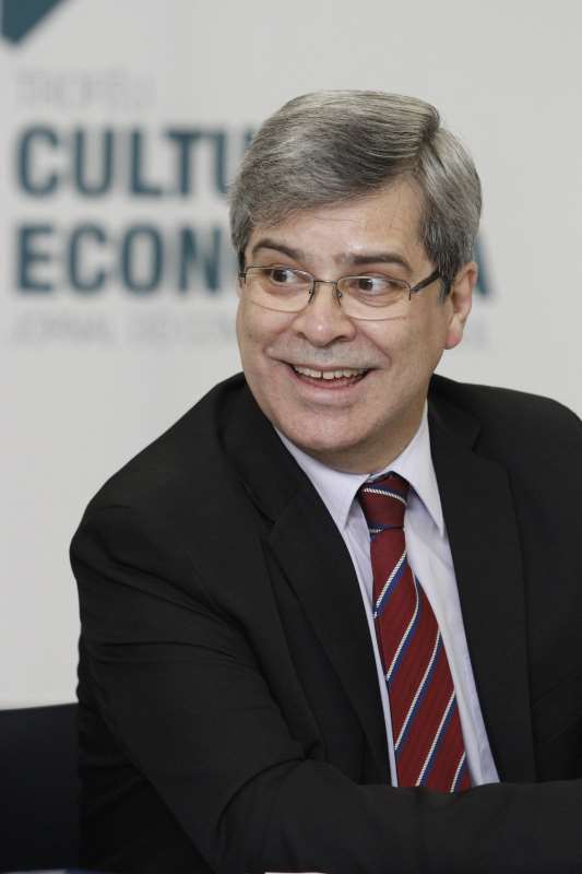 TROFÉU CULTURA ECONÔMICA 2014.
REUNIÃO DOS JURADOS .

NA FOTO: ALZIRO RODRIGUES ( PUCRS )