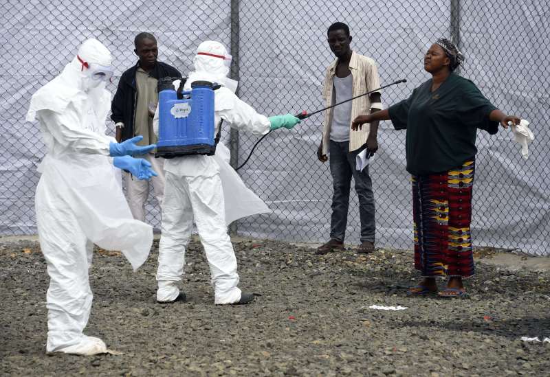 Nos casos de ebola, taxa de mortalidade é de 51%, contra 3,4% do novo coronavírus