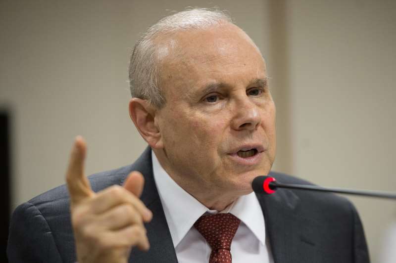 O ex-ministro disse que tinha uma conta aberta no banco Suíço Picktet para receber o dinheiro