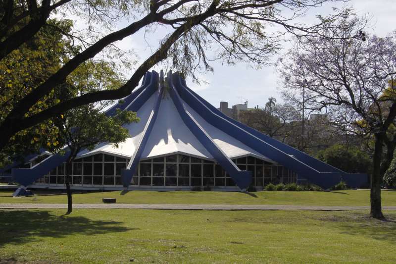 {'nm_midia_inter_thumb1':'https://www.jornaldocomercio.com/_midias/jpg/Imagens6/Thumbnail_128x128/F_0000972180.JPG', 'id_midia_tipo':'2', 'id_tetag_galer':'', 'id_midia':'F_0000972180.JPG', 'cd_midia':5972180, 'ds_midia_link': 'https://www.jornaldocomercio.com/_midias/jpg/Imagens6/F_0000972180.JPG', 'ds_midia': 'PLANETÁRIO JOÃO BAPTISTA PEREIRA, DA UFRGS.    NA FOTO: PLANETÁRIO DA UFRGS', 'ds_midia_credi': 'ANTONIO PAZ/ARQUIVO/JC', 'ds_midia_titlo': 'PLANETÁRIO JOÃO BAPTISTA PEREIRA, DA UFRGS.    NA FOTO: PLANETÁRIO DA UFRGS', 'cd_tetag': '1', 'cd_midia_w': '', 'cd_midia_h': '', 'align': 'Left'}