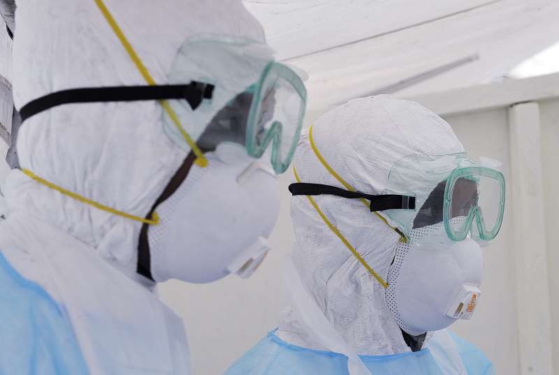 África combate o segundo maior surto de ebola, com 2.266 mortos