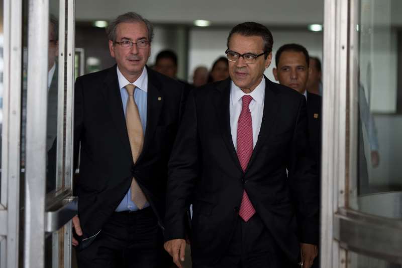 Ex presidentes da Câmara, Cunha (e) e Alves formariam grupo criminoso que praticou desvios na Caixa