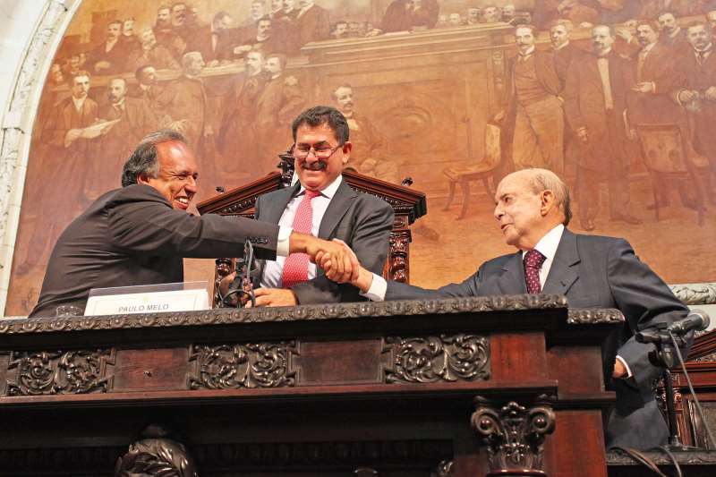 Pezão (e) e Dornelles (d) assumiram o governo do Estado do Rio no dia 1º de janeiro de 2015