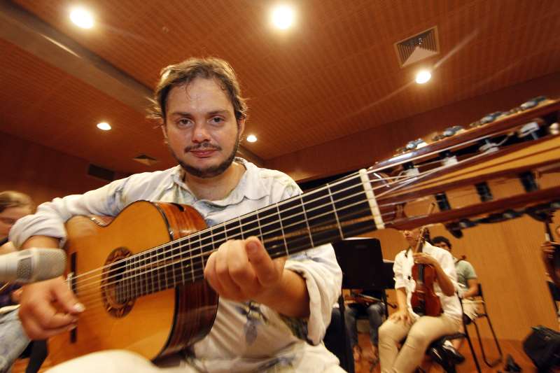 Yamandu Costa foi convidado por Baden Powell para abrir show do violonista em 1997