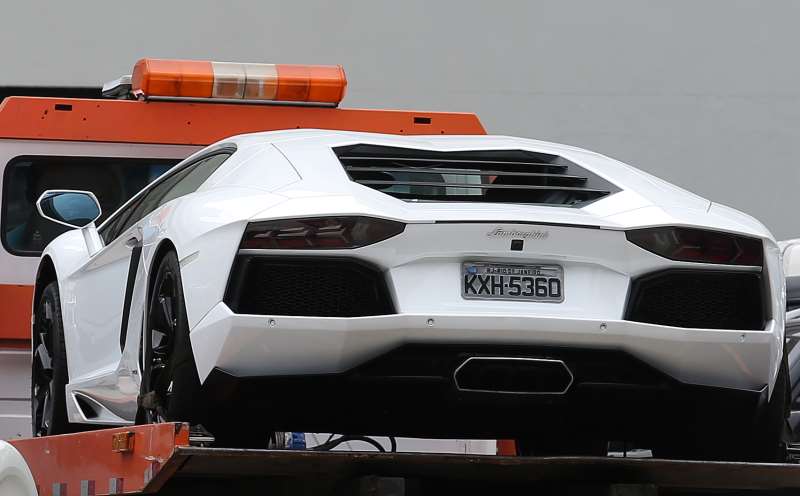A Lamborghini (foto) saiu por R$ 1,4 milhão, mas ia ser lançada por R$ 1,7 milhão em outro leilão
