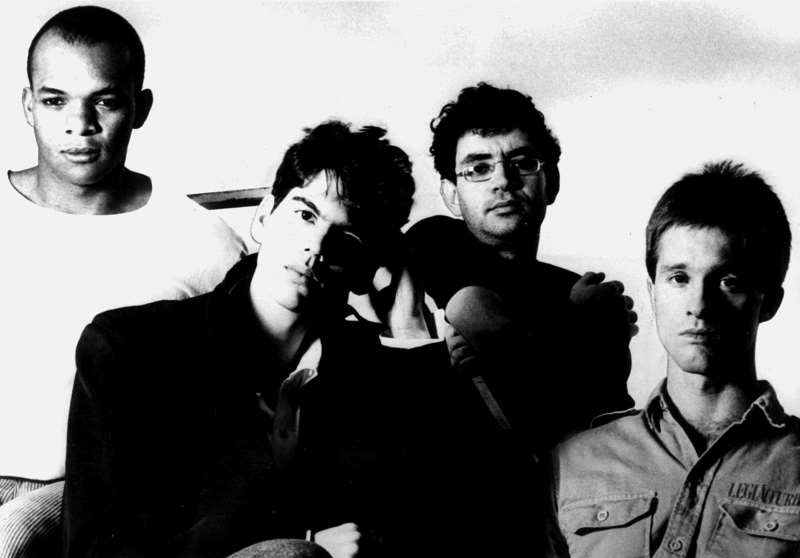 Os dois remanescentes do grupo, o guitarrista Dado Villa Lobos e o baterista Marcelo Bonfá, estão à frente do projeto