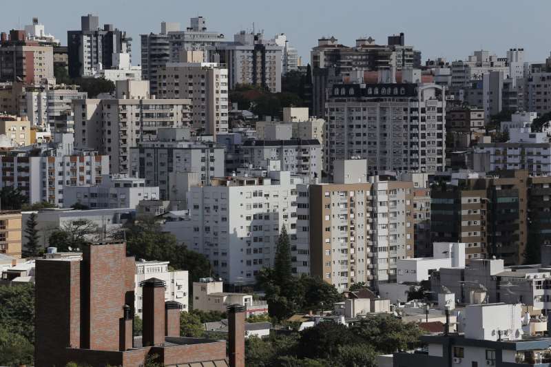 A prefeitura de Porto Alegre vai notificar mais de 53 mil contribuintes