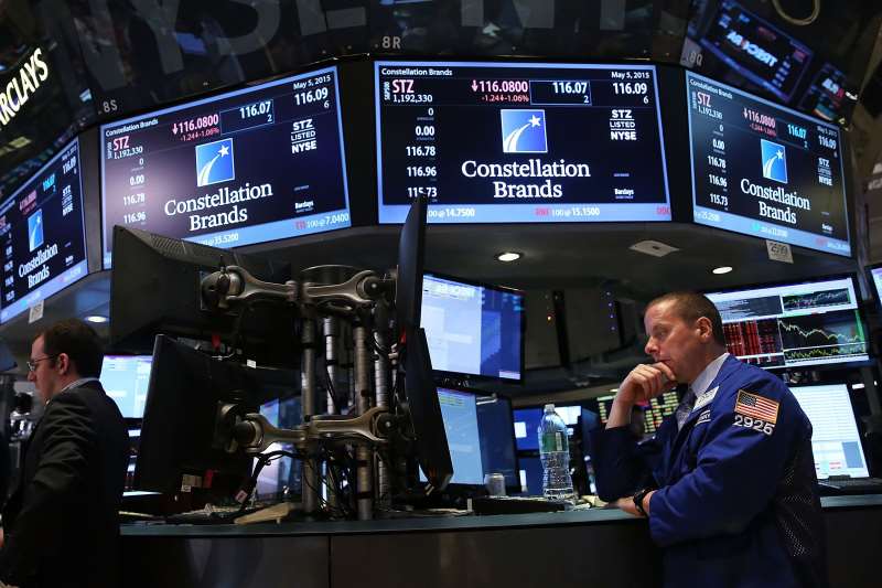 Dow Jones fechou em alta de 0,39%, em 27.875,62 pontos