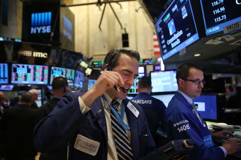 O índice Dow Jones fechou em alta de 0,11%, em 27.911,30 pontos
