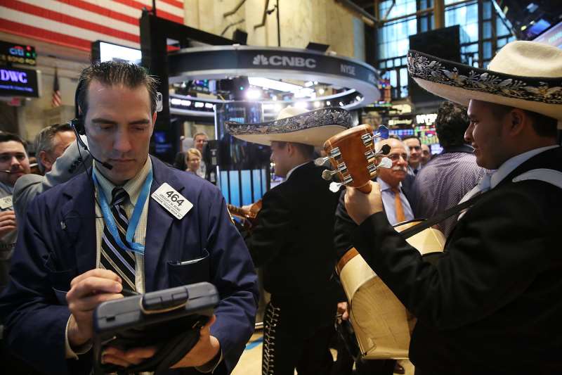 O índice Dow Jones fechou em alta de 1,41%, a 26.728,15 pontos