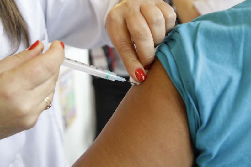 O ministério afirma que o fracasso no pregão não impedirá o começo da vacinação contra a Covid-19