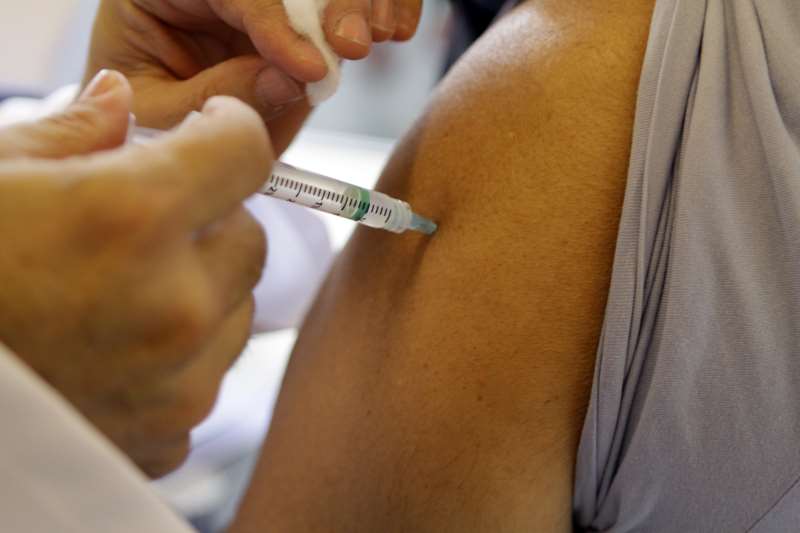 Ministério da Saúde anunciou em julho acordo de compra do medicamento, mas implementação ao SUS ainda não tem data pra acontecer
