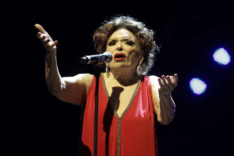 Aos 95 anos, atriz, cantora e diretora continua com diversos projetos