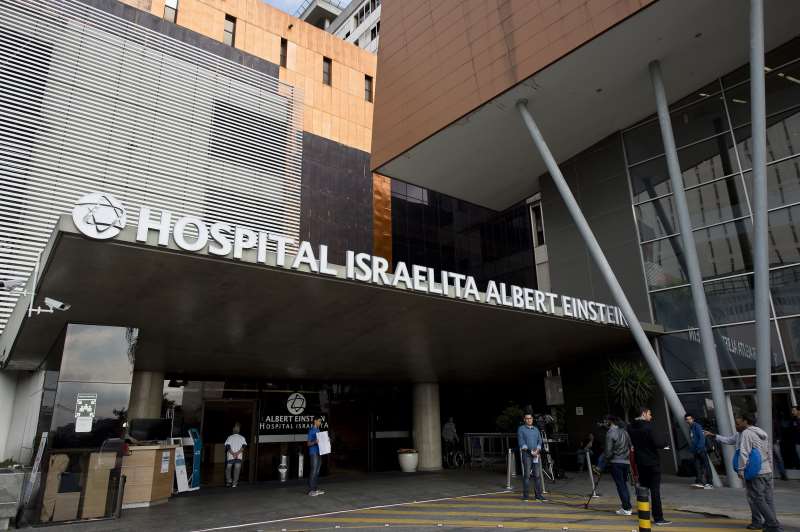 Bolsonaro está internado na UTI do hospital Albert Einstein, onde recupera-se de uma cirurgia