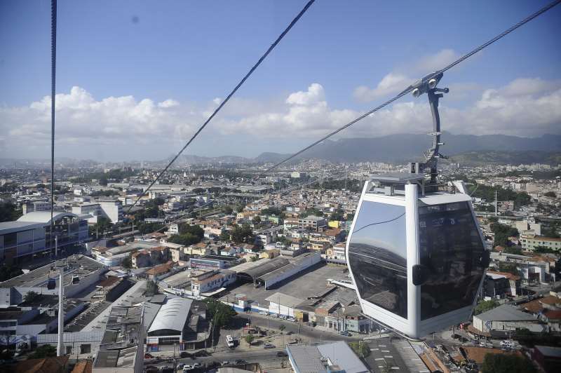 {'nm_midia_inter_thumb1':'https://www.jornaldocomercio.com/_midias/jpg/Imagens6/Thumbnail_128x128/F_0001066468.JPG', 'id_midia_tipo':'2', 'id_tetag_galer':'', 'id_midia':'F_0001066468.JPG', 'cd_midia':6066468, 'ds_midia_link': 'https://www.jornaldocomercio.com/_midias/jpg/Imagens6/F_0001066468.JPG', 'ds_midia': 'A DIRETORA-GERAL DO FUNDO MONETÁRIO INTERNACIONAL (FMI), CHRISTINE LAGARDE, VISITA O TELEFÉRICO DO ALEMÃO, NA ZONA NORTE DO RIO (FOTO TOMAZ SILVA AGÊNCIA BRASIL)', 'ds_midia_credi': 'TOMAZ SILVA/ABR/JC', 'ds_midia_titlo': 'A DIRETORA-GERAL DO FUNDO MONETÁRIO INTERNACIONAL (FMI), CHRISTINE LAGARDE, VISITA O TELEFÉRICO DO ALEMÃO, NA ZONA NORTE DO RIO (FOTO TOMAZ SILVA AGÊNCIA BRASIL)', 'cd_tetag': '1', 'cd_midia_w': '800', 'cd_midia_h': '532', 'align': 'Left'}