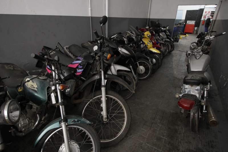 Motos e veículos novos puxam alta no mercado em abril