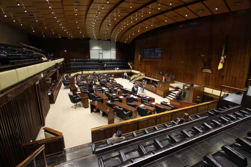 Base aliada do tucano tem votos suficientes para aprovar propostas de emenda à Constituição