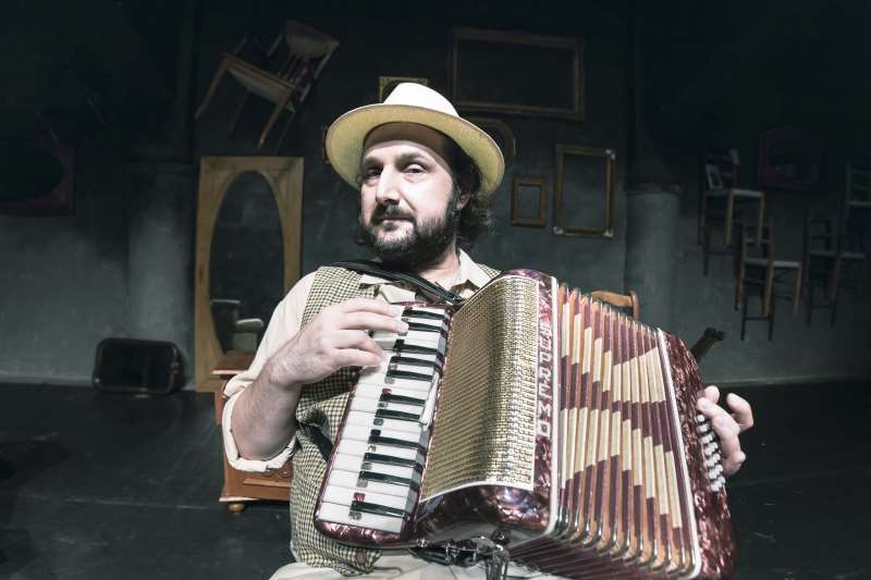 {'nm_midia_inter_thumb1':'https://www.jornaldocomercio.com/_midias/jpg/Imagens6/Thumbnail_128x128/F_0001069984.JPG', 'id_midia_tipo':'2', 'id_tetag_galer':'', 'id_midia':'F_0001069984.JPG', 'cd_midia':6069984, 'ds_midia_link': 'https://www.jornaldocomercio.com/_midias/jpg/Imagens6/F_0001069984.JPG', 'ds_midia': 'ARTHUR DE FARIA FOTO DE FABRICIO SIMÕES', 'ds_midia_credi': 'FABRICIO SIM/DIVULGAÇÃO/JC', 'ds_midia_titlo': 'ARTHUR DE FARIA FOTO DE FABRICIO SIMÕES', 'cd_tetag': '1', 'cd_midia_w': '800', 'cd_midia_h': '533', 'align': 'Left'}