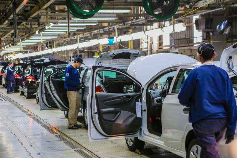 Indústrias de automóveis e metalúrgicas estão entre os retardatários do processo