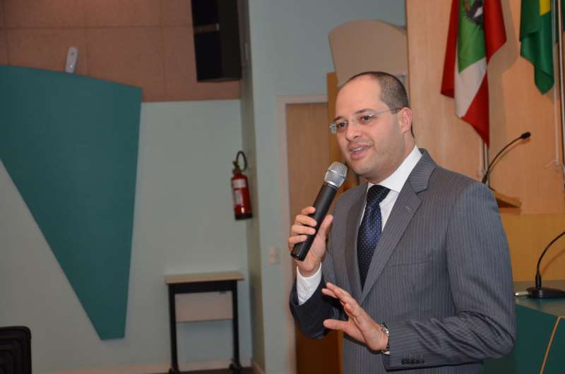 Mello abordou mudanças das regras que normatizam a atuação dos profissionais da área