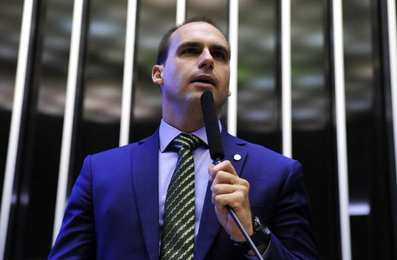 Deputado disse que "se a esquerda radicalizar", reação "pode ser via um novo AI-5"