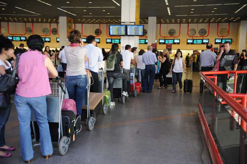 Brasileiros deixaram US$ 1,57 bilhão no exterior em janeiro