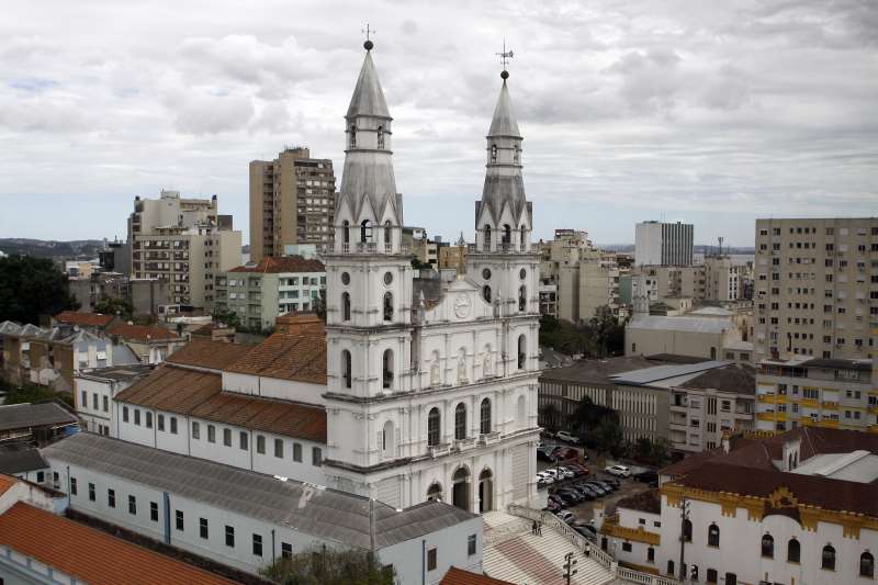 {'nm_midia_inter_thumb1':'https://www.jornaldocomercio.com/_midias/jpg/Imagens6/Thumbnail_128x128/F_0001130570.JPG', 'id_midia_tipo':'2', 'id_tetag_galer':'', 'id_midia':'F_0001130570.JPG', 'cd_midia':6130570, 'ds_midia_link': 'https://www.jornaldocomercio.com/_midias/jpg/Imagens6/F_0001130570.JPG', 'ds_midia': 'Igreja Nossa Senhora das Dores', 'ds_midia_credi': 'ANTONIO PAZ/ARQUIVO/JC', 'ds_midia_titlo': 'Igreja Nossa Senhora das Dores', 'cd_tetag': '1', 'cd_midia_w': '800', 'cd_midia_h': '533', 'align': 'Left'}