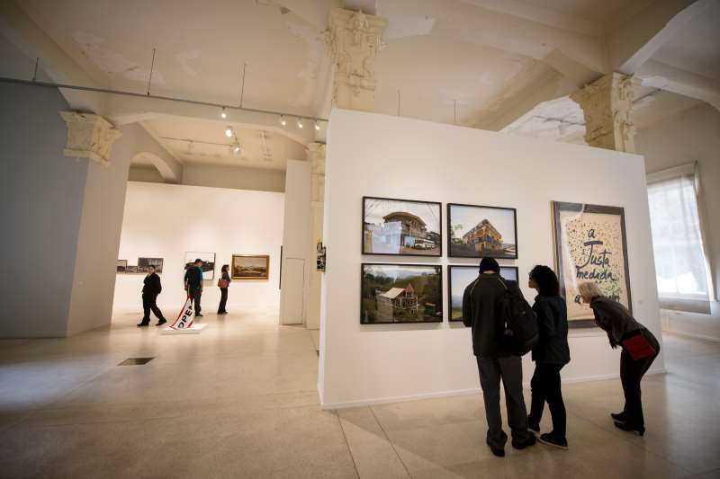 {'nm_midia_inter_thumb1':'https://www.jornaldocomercio.com/_midias/jpg/Imagens6/Thumbnail_128x128/F_0001138178.JPG', 'id_midia_tipo':'2', 'id_tetag_galer':'', 'id_midia':'F_0001138178.JPG', 'cd_midia':6138178, 'ds_midia_link': 'https://www.jornaldocomercio.com/_midias/jpg/Imagens6/F_0001138178.JPG', 'ds_midia': 'PAN 10&ordf; bienal do mercosul foto T&aacute;rlis Schneider', 'ds_midia_credi': 'T/DIVULGA&Ccedil;&Atilde;O/JC', 'ds_midia_titlo': 'PAN 10&ordf; bienal do mercosul foto T&aacute;rlis Schneider', 'cd_tetag': '1', 'cd_midia_w': '', 'cd_midia_h': '', 'align': 'Left'}