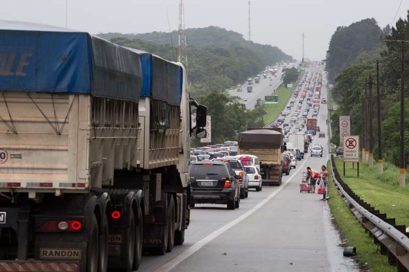 Circulação de caminhões e outros pesados cresceu 2,5% no período
