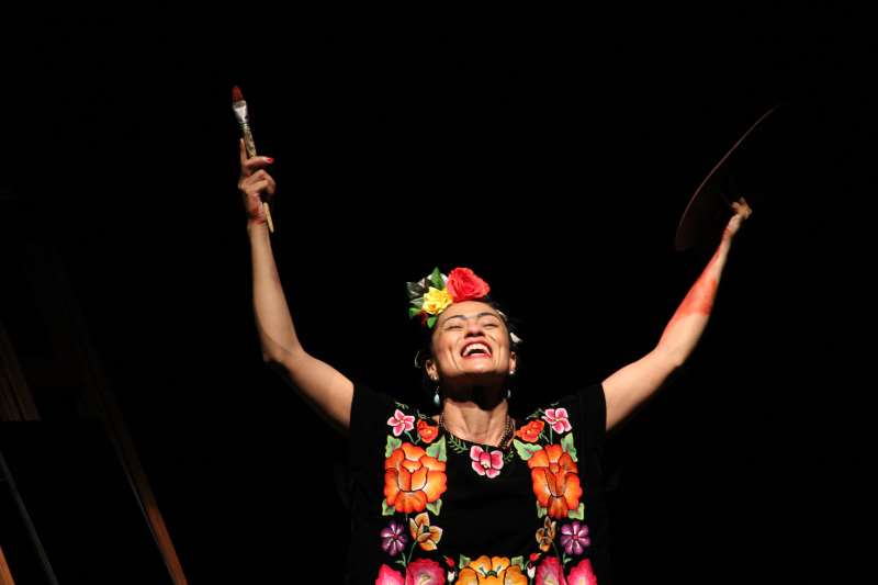 Cena do espetáculo Frida Kahlo, à revolução!