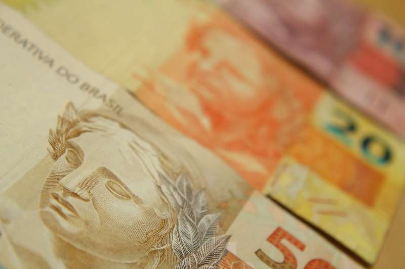 Recuperação econômica e Refis impulsionaram arrecadação para R$ 105,122 bilhões no último mês