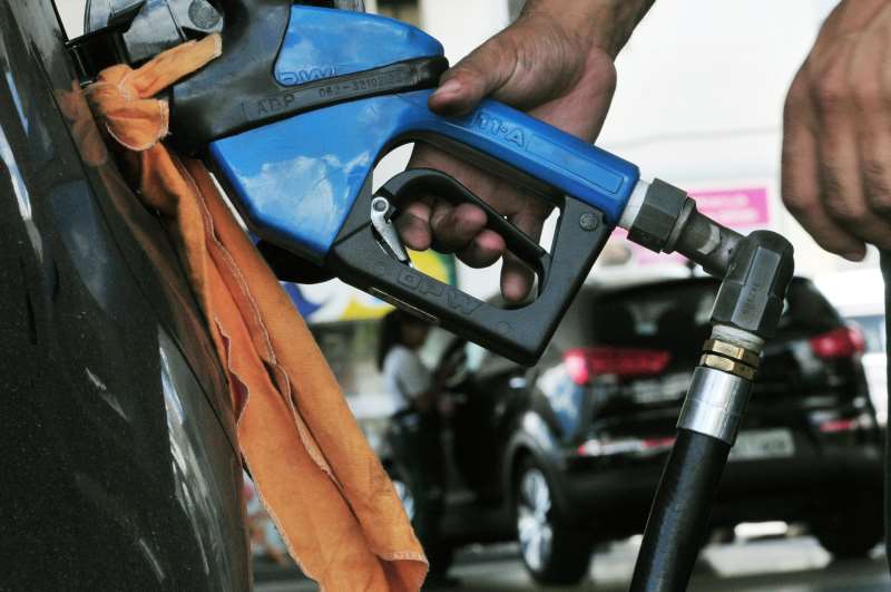Alta de 5,96% dos combustíveis representou o maior impacto individual na inflação do mês