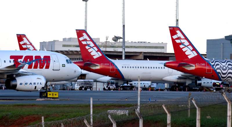 Em novembro de 2010, a TAM operou um Airbus A320 abastecido com uma mistura de 50% de bioquerosene; voo teve a duração de 45 minutos sobre o aeroporto do Galeão, no Rio