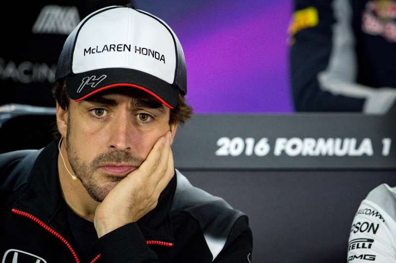 Saída da Honda da McLaren abriu caminho para renovação de Alonso